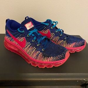 Women’s Nike Flyknit Max size 8